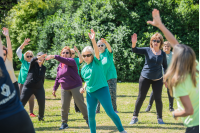 Clase de gimnasia para personas mayores en el Espacio Barradas, 5 de octubre de 2022