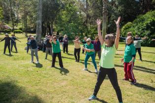 Clase de gimnasia para personas mayores en el Espacio Barradas, 5 de octubre de 2022