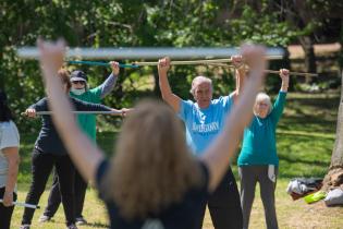 Clase de gimnasia para personas mayores en el Espacio Barradas, 5 de octubre de 2022