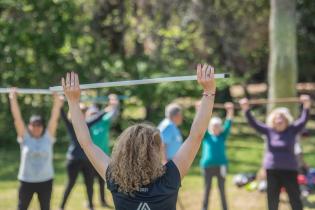 Clase de gimnasia para personas mayores en el Espacio Barradas, 5 de octubre de 2022