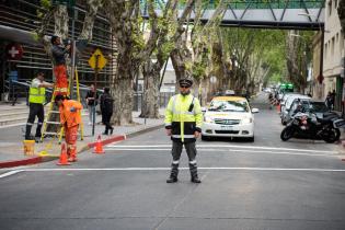 Inauguración de semáforo en la intersección de las calles Larravide y José Antonio Cabrera