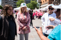 Actividad en la explanada de la Intendencia de Montevideo por campaña de prevención del cáncer de mama, 12 de octubre de 2022