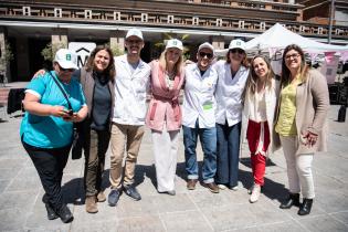 Actividad en la explanada de la Intendencia de Montevideo por campaña de prevención del cáncer de mama, 12 de octubre de 2022