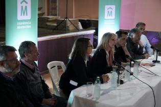 Ppresentación de obras "Montevideo se adelanta" en la cooperativa 3 de abril Ppresentación de obras "Montevideo se adelanta" en la cooperativa 3 de abril