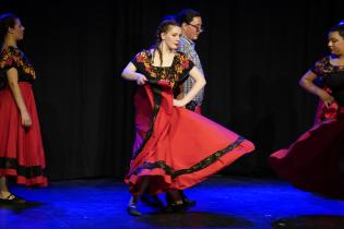 Jornada de danza de Movida Joven en el teatro El Tinglado Jornada de danza de Movida Joven en el teatro El Tinglado