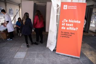 Jornada de testeo gratuito de sífilis en la explanda de la Intendencia de Montevideo Jornada de testeo gratuito de sífilis en la explanda de la Intendencia de Montevideo , 18 de octubre de 2022