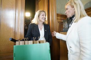 Reunión de la intendenta Carolina Cosse con la vicepresidenta Beatriz Argimon Reunión de la intendenta Carolina Cosse con la vicepresidenta Beatriz Argimon