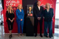 Intendenta Carolina Cosse participa en evento por llegada del trofeo de la copa mundial FIFA a Uruguay, 28 de octubre de 2022