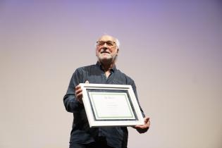 Entrega del Premio Montevideo al músico Daniel Amaro en la Sala Zitarrosa