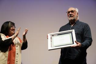 Entrega del Premio Montevideo al músico Daniel Amaro en la Sala Zitarrosa