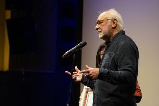 Entrega del Premio Montevideo al músico Daniel Amaro en la Sala Zitarrosa