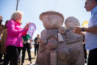 Inauguración de plazoleta y escultura «El Abrazo», de Juan Cavo en el marco de la celebración de los 150 años de la ciudad de La Paz   ,11 de noviembre de 2022