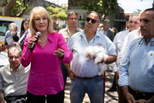 Presentación de sticker para identificación de taxis pet friendly,  11 de noviembre de 2022