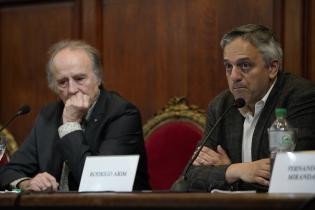 Entrega del título de «Doctor Honoris Causa de la Universidad de la República» al cantautor Sr. Joan Manuel Serrat