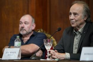 Entrega del título de «Doctor Honoris Causa de la Universidad de la República» al cantautor Sr. Joan Manuel Serrat