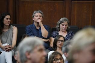 Entrega del título de «Doctor Honoris Causa de la Universidad de la República» al cantautor Sr. Joan Manuel Serrat