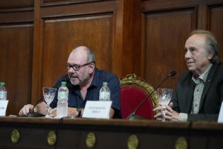 Entrega del título de «Doctor Honoris Causa de la Universidad de la República» al cantautor Sr. Joan Manuel Serrat Entrega del título de «Doctor Honoris Causa de la Universidad de la República» al cantautor Sr. Joan Manuel Serrat