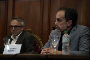 Entrega del título de «Doctor Honoris Causa de la Universidad de la República» al cantautor Sr. Joan Manuel Serrat Entrega del título de «Doctor Honoris Causa de la Universidad de la República» al cantautor Sr. Joan Manuel Serrat