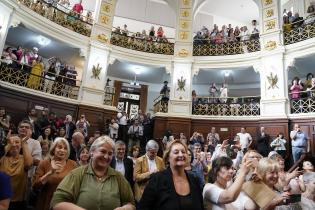 Entrega del título de «Doctor Honoris Causa de la Universidad de la República» al cantautor Sr. Joan Manuel Serrat Entrega del título de «Doctor Honoris Causa de la Universidad de la República» al cantautor Sr. Joan Manuel Serrat