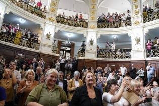 Entrega del título de «Doctor Honoris Causa de la Universidad de la República» al cantautor Sr. Joan Manuel Serrat