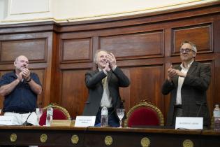 Entrega del título de «Doctor Honoris Causa de la Universidad de la República» al cantautor Sr. Joan Manuel Serrat