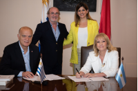 Firma de convenio con el Intendente de Lanús, Nestor Grandinetti en el marco de la XXVII Cumbre de Mercociudades en Montevideo, 01 de diciembre de 2022