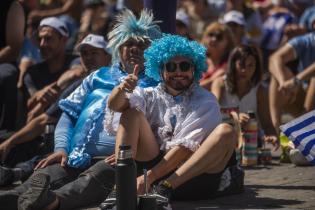 Partido de Uruguay - Corea en la explanada de la Intendencia de Montevideo