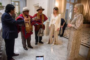 Reunión de la Intendenta Carolina Cosse con el Embajador de Bolivia y los alcaldes de Huarina y Huajata