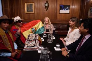 Reunión de la Intendenta Carolina Cosse con el Embajador de Bolivia y los alcaldes de Huarina y Huajata