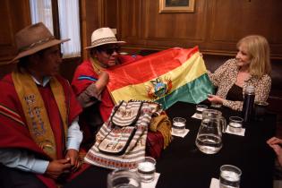 Reunión de la Intendenta Carolina Cosse con el Embajador de Bolivia y los alcaldes de Huarina y Huajata