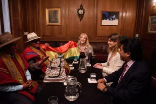 Reunión de la Intendenta Carolina Cosse con el Embajador de Bolivia y los alcaldes de Huarina y Huajata