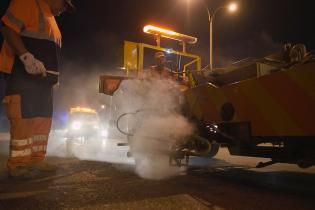 Tarea de pintado de líneas divisorias de carriles Tarea de pintado de líneas divisorias de carriles