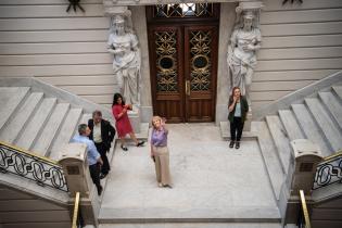 Firma de convenio para estudio de la estructura económica de Montevideo