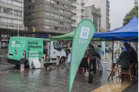 Jornada de vacunación en la explanada de la Intendencia de Montevideo