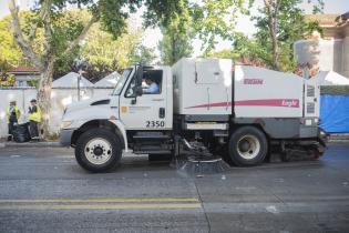 Operativo de limpieza en feria vía blanca de Reyes en la Avenida 8 de Octubre Operativo de limpieza en feria vía blanca de Reyes en la Avenida 8 de Octubre