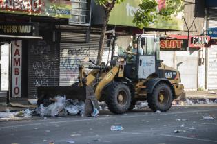 Operativo de limpieza en feria vía blanca de Reyes en la Avenida 8 de Octubre Operativo de limpieza en feria vía blanca de Reyes en la Avenida 8 de Octubre