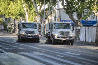 Operativo de limpieza en feria vía blanca de Reyes en la Avenida 8 de Octubre