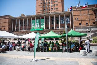 Jornada de vacunación en la explanada de la Intendencia de Montevideo , 02 de enero de 2023