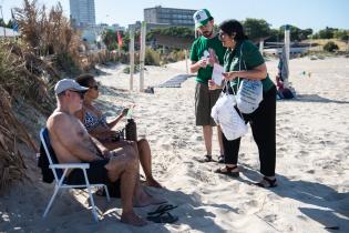 Intervención de limpieza en la playa Ramírez, 10 de enero de 2023