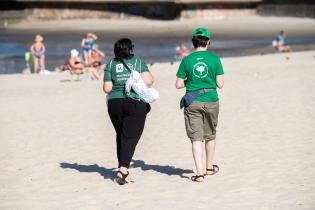 Intervención de limpieza en la playa Ramírez, 10 de enero de 2023