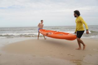 Escuela de actividades naúticas en playa Honda, en el marco del programa Monteverano