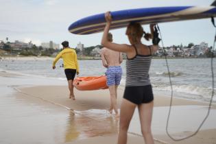 Escuela de actividades naúticas en playa Honda, en el marco del programa Monteverano