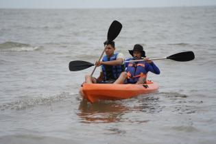 Escuela de actividades naúticas en playa Honda, en el marco del programa Monteverano