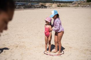 Escuela de Mar en playa Santa Catalina en el marco del programa Monteverano, 12 de enero de 2023