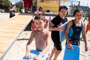 Escuela de Mar en playa Santa Catalina en el marco del programa Monteverano, 12 de enero de 2023