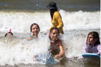 Escuela de Mar en playa Santa Catalina en el marco del programa Monteverano, 12 de enero de 2023