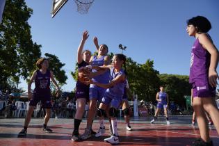 Partido inaugural del Torneo Jr. NBA en el Espacio Ramón Cáceres 