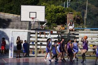 Partido inaugural del Torneo Jr. NBA en el Espacio Ramón Cáceres 