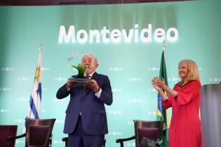  Entrega del sello Montevideo Más Verde al presidente de Brasil, Luiz Inácio Lula da Silva