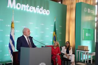  Entrega del sello Montevideo Más Verde al presidente de Brasil, Luiz Inácio Lula da Silva